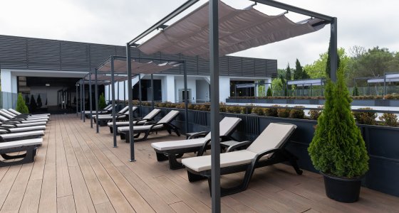 Use of sun loungers on site